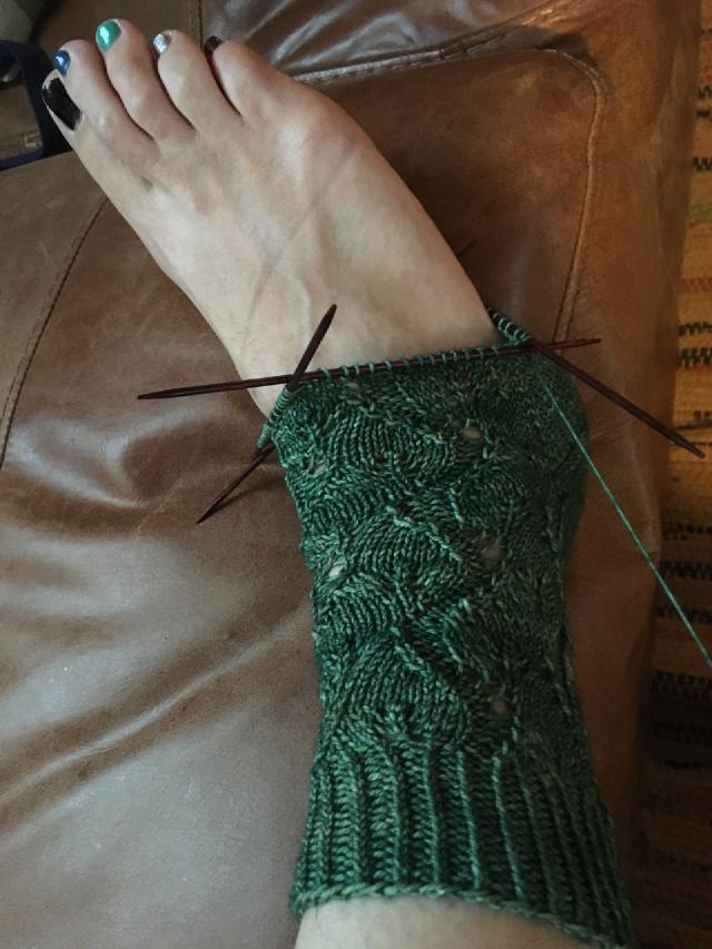 _WIP: Lacey Lea_f socks in fresco y seco